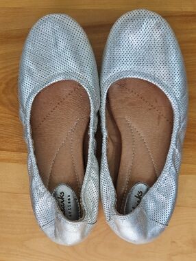 Clarks Artisan Metallic Silver Slip On Ballet Comfort Shoes Size 7 Leather